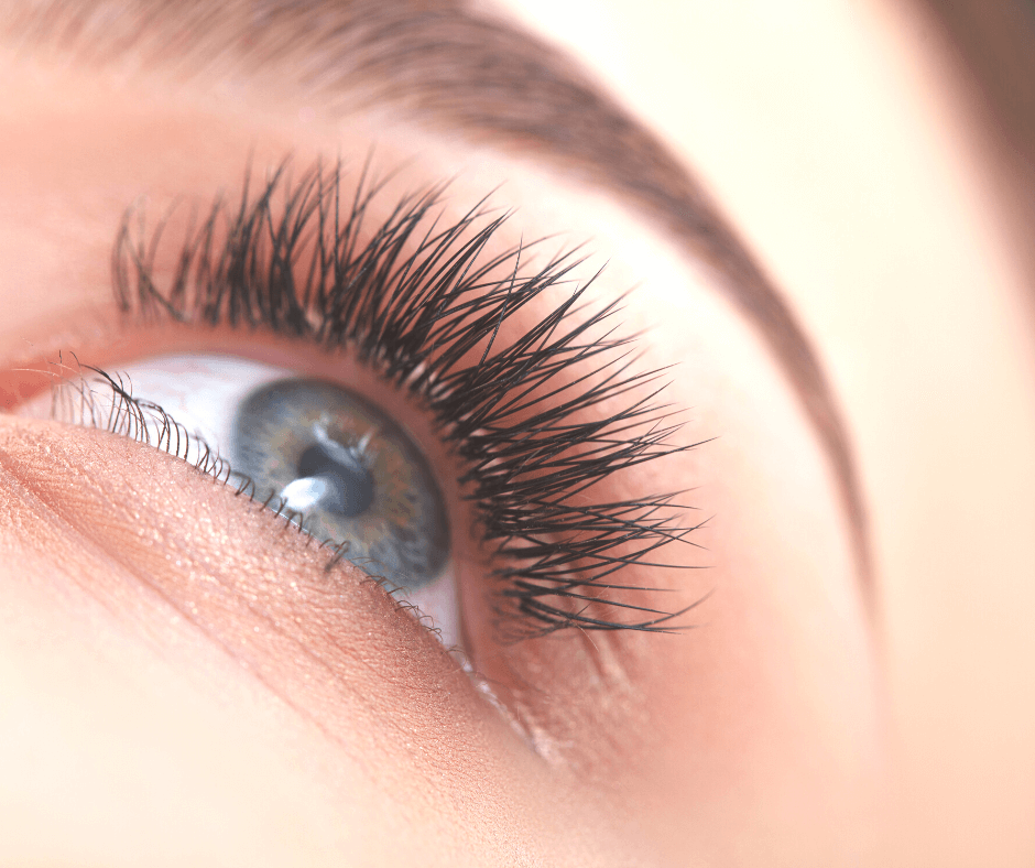 Cómo hacer crecer tus pestañas y cejas de forma natural